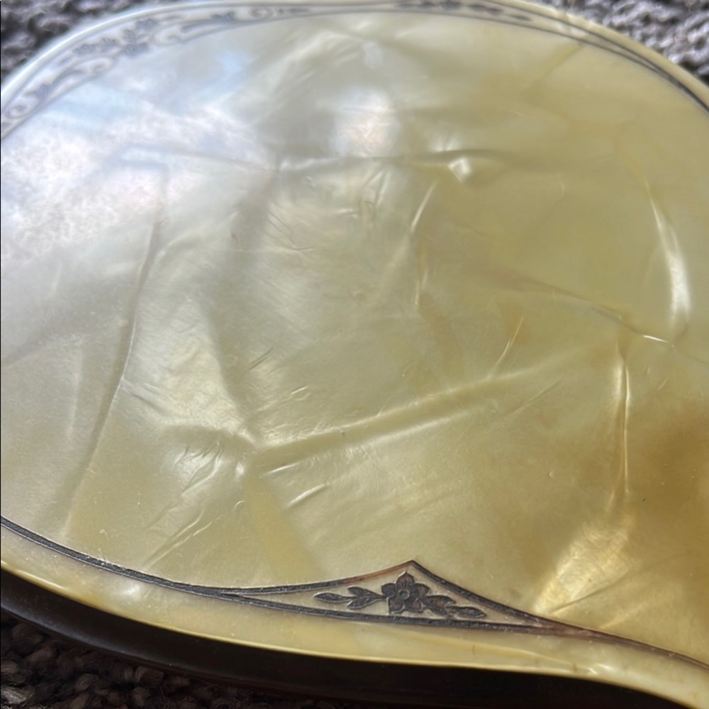 Vintage Handheld Mirror with Intricate Design - Picture 4 of 4